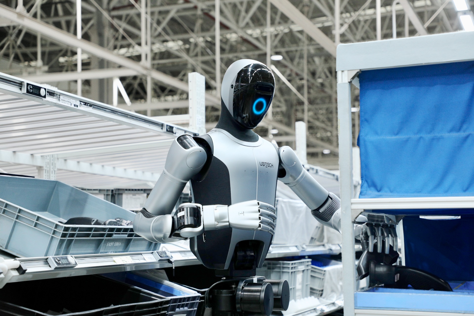 Walker S2 em semicondutores: manipulação controlada e rastreabilidade