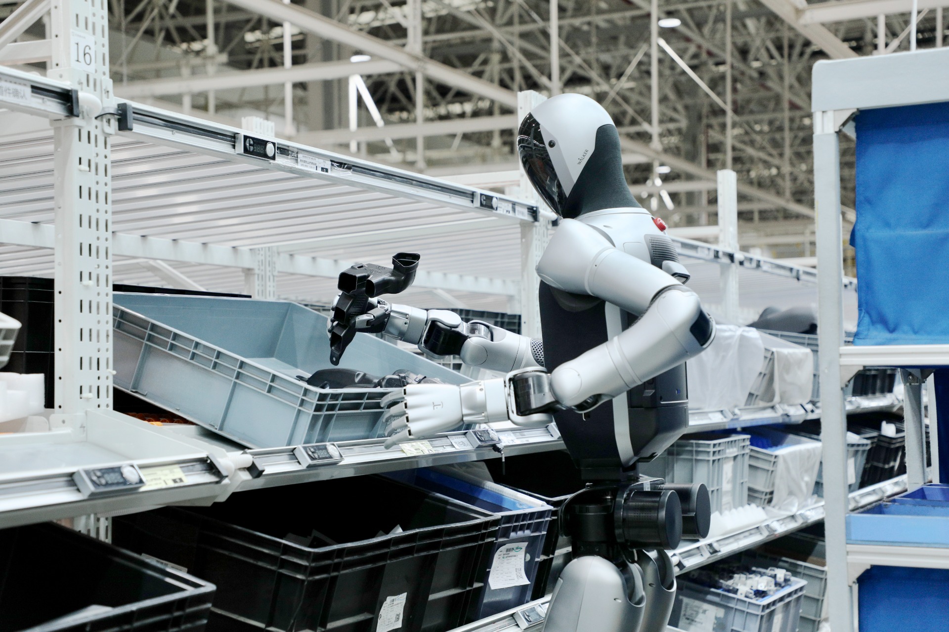 Walker S2 no fabrico de elevadores: do piloto ao fluxo inteligente